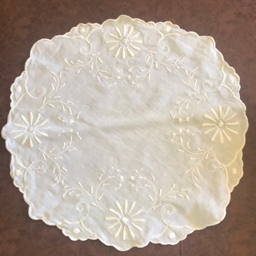 VTG Pale Yellow Embroidered Doily
